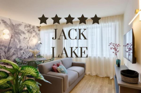 JACK LAKE, a stone's throw from the lake Como